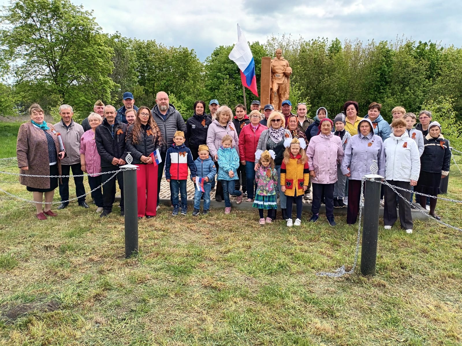 Братская могила, павшим воинам в Великую Отечественную войну.